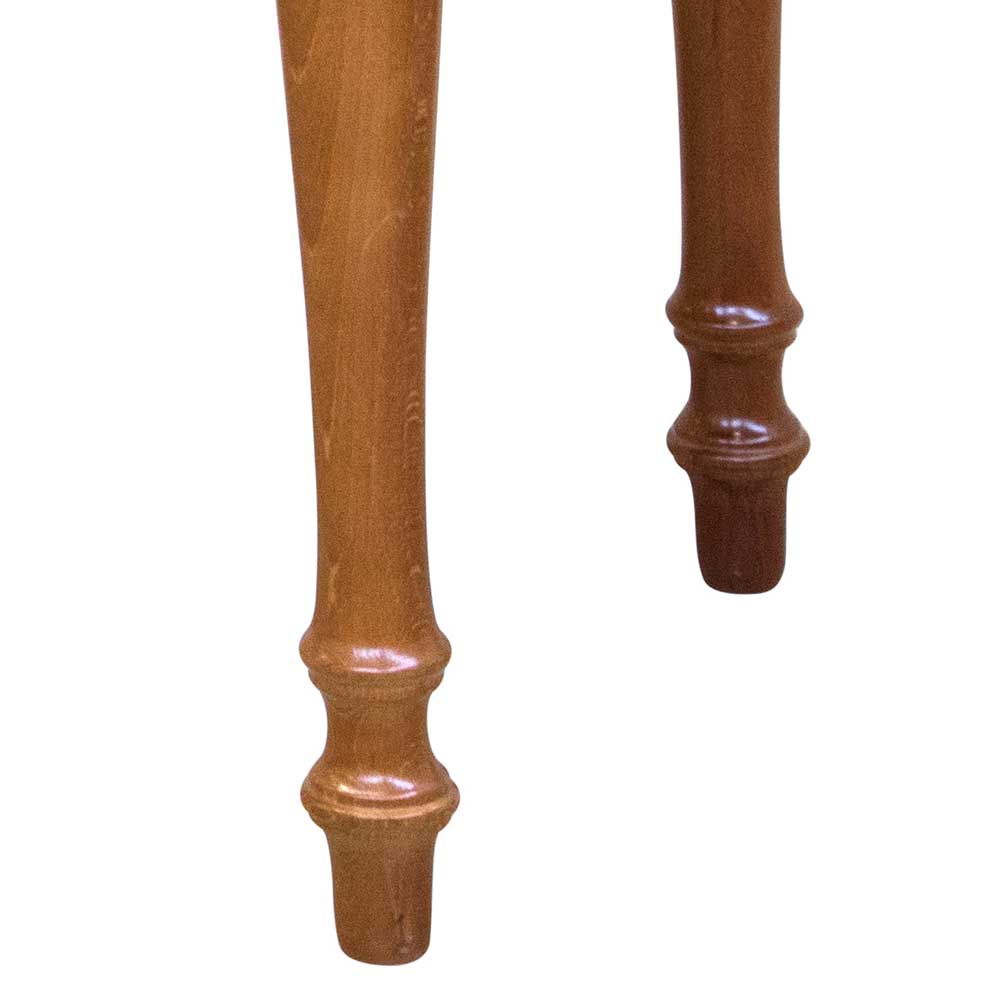 Gedrechselte Tischbeine aus Holz für den klassischen Schreibtisch in Nussbaumfarben – Kimms