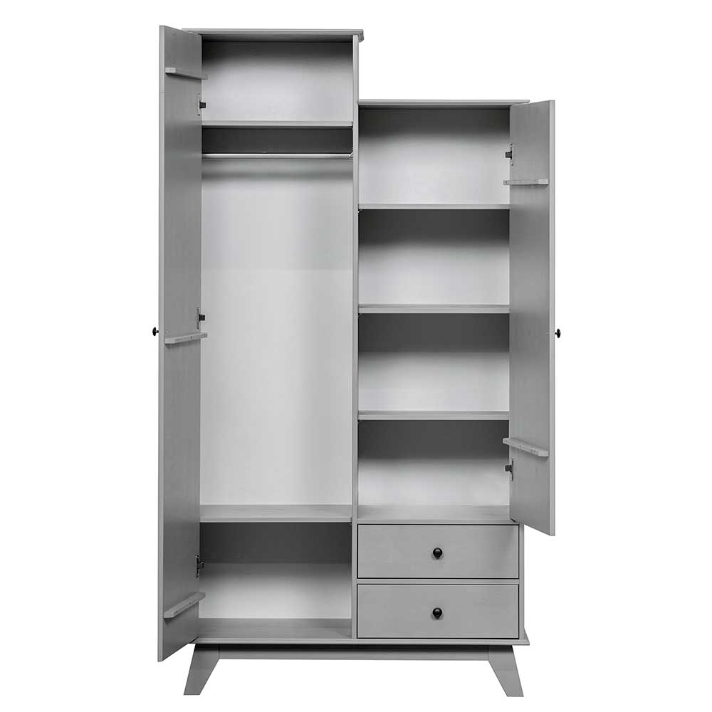 Schlamm grauer Kleiderschrank im Landhausstil mit weit geöffneten Türen, vielen Fächern und Stange – Vrenman
