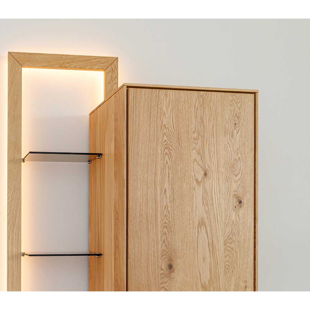 Hängende Vitrine mit geschlossener Holztür und offenem Regalteil mit Glasböden und Licht – Cocondar