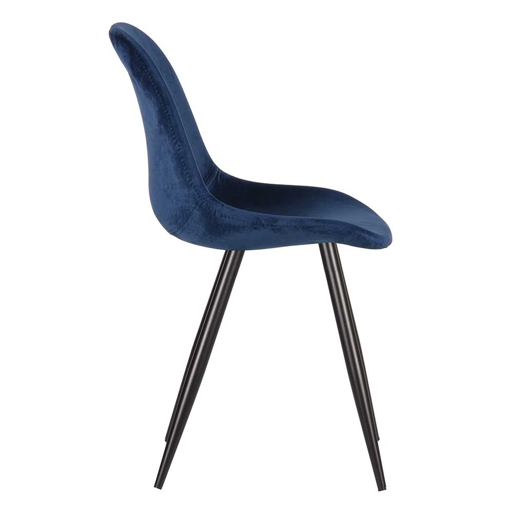 Blauer Samtstuhl im Skandi Design von der Seite mit schwarzen Metallbeinen – Polar