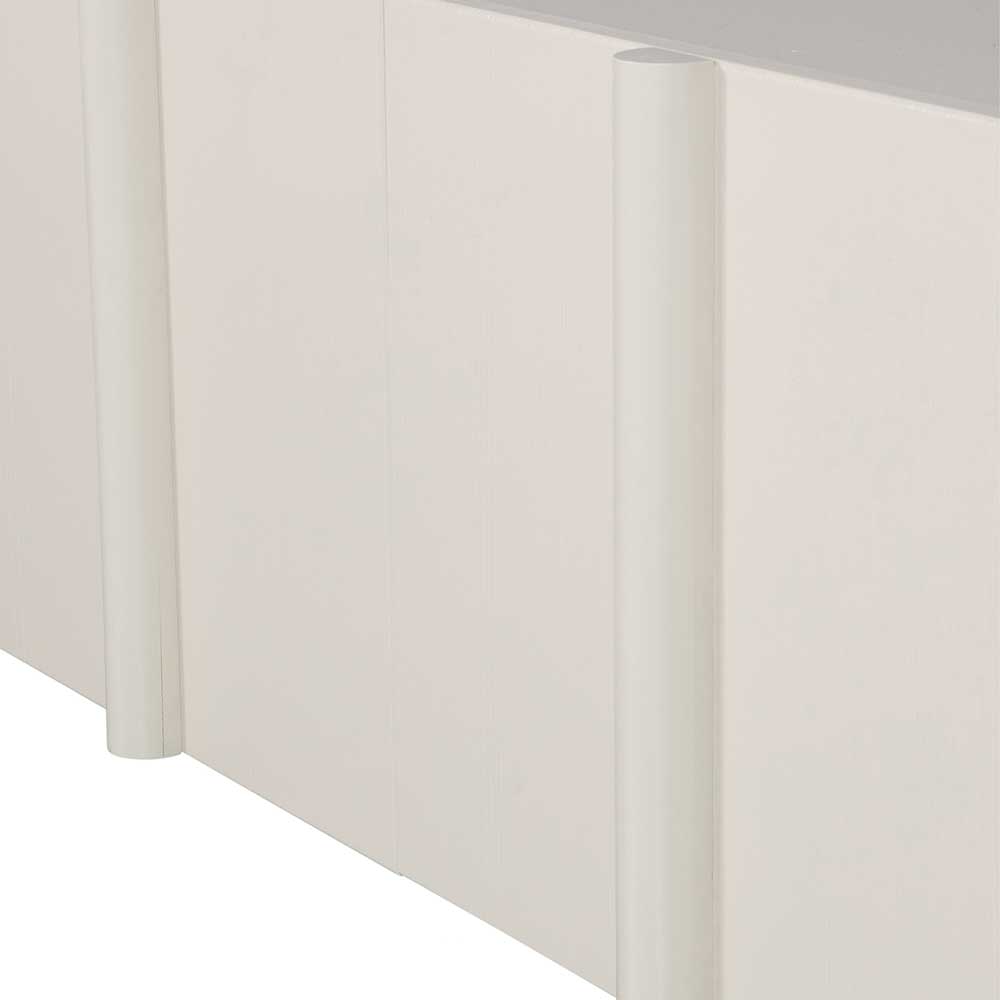 Vertikale Griffe und Frontdetails des hellgrauen TV Boards – Glamoure