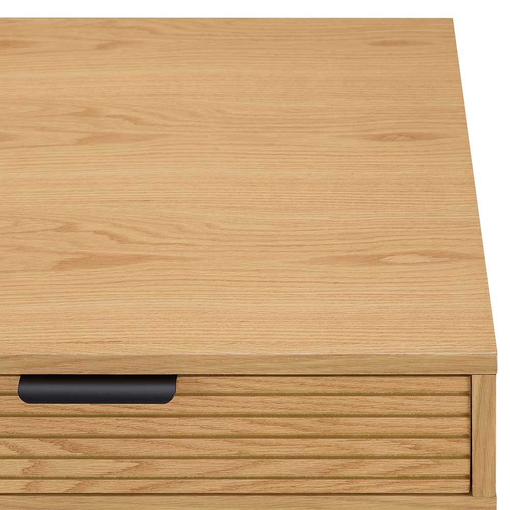 Detailaufnahme der Eichenholzplatte und der glatten Schublade des Arbeitstisches – Piassona