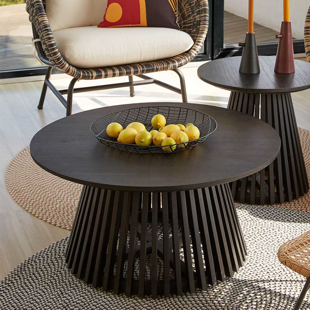 Design Couchtisch aus Zedrachholz in Schwarz - Benns
