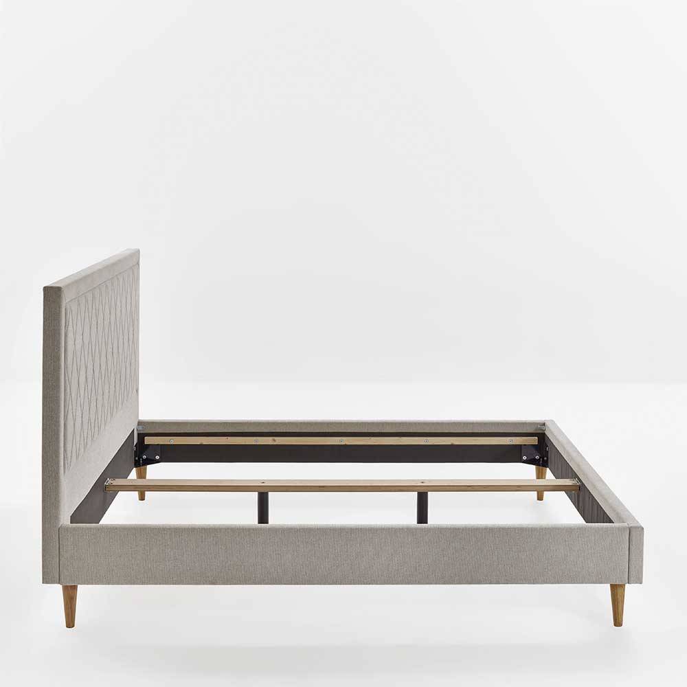 Stoff Doppelbett in Creme mit Holzbeinen - Linvares