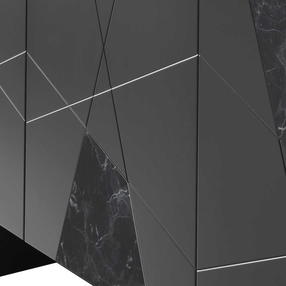 Detailansicht der geometrischen Front des Sideboards mit mehreren dunklen Marmor Einsätzen – Wakes