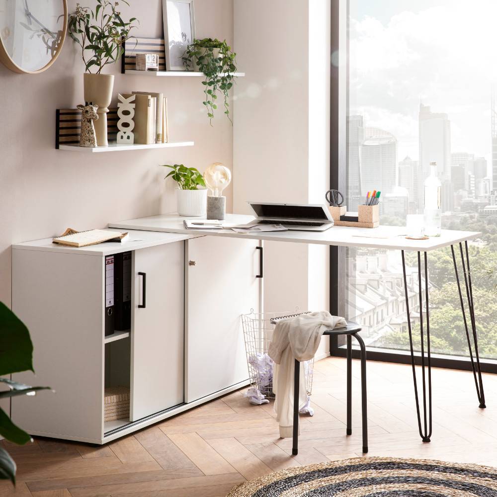 Moderner mattweißer Bürotisch mit Schrank und integriertem Regal im Home-Office-Ambiente – Armina
