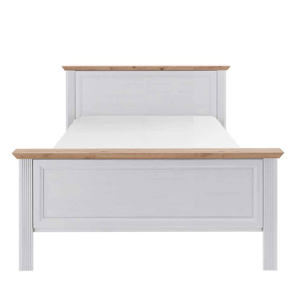 Einzelbett im Landhaus Design in Pinie Weiß mit Holzoptik und weißer Matratze – Maggio