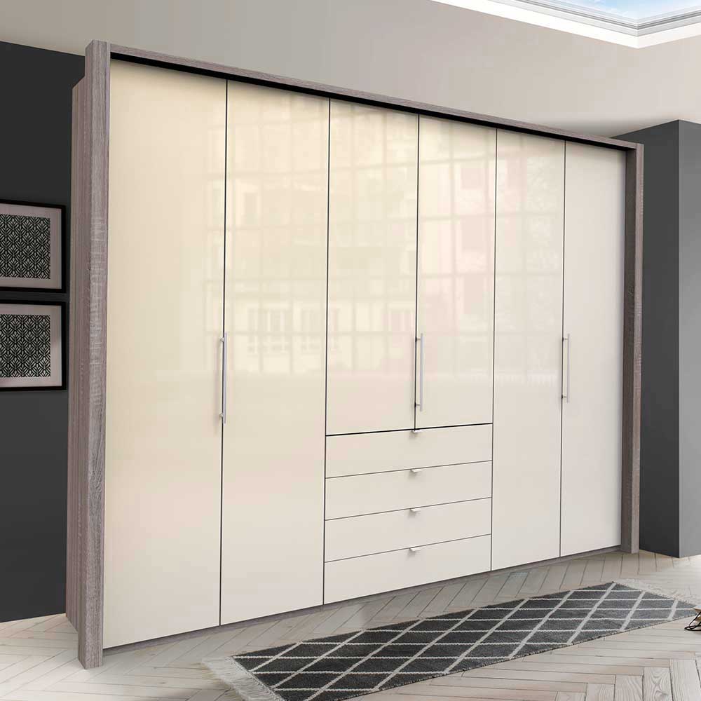 Großer Falttüren Kleiderschrank mit beige glänzenden Glasfronten und Holzakzenten – Budelli