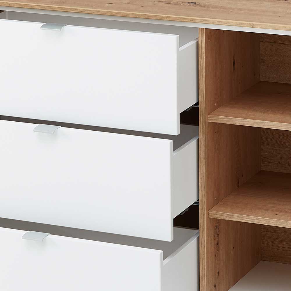 Geöffnete Schubladen und offene Regalfächer des praktischen Stauraummöbels für Ordnung – Astaran
