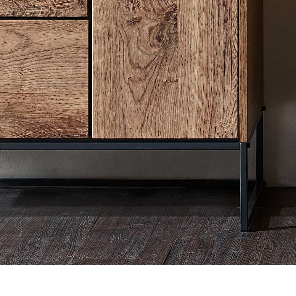 Filigranes schwarzes Metallgestell des Highboards auf dunklem Holzboden – Xindus