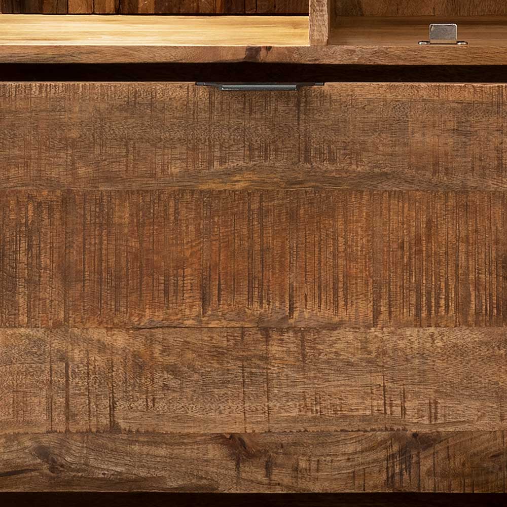 Schubladenfront des Industrial Highboards aus massivem Mango Holz mit markanter Struktur – Acira