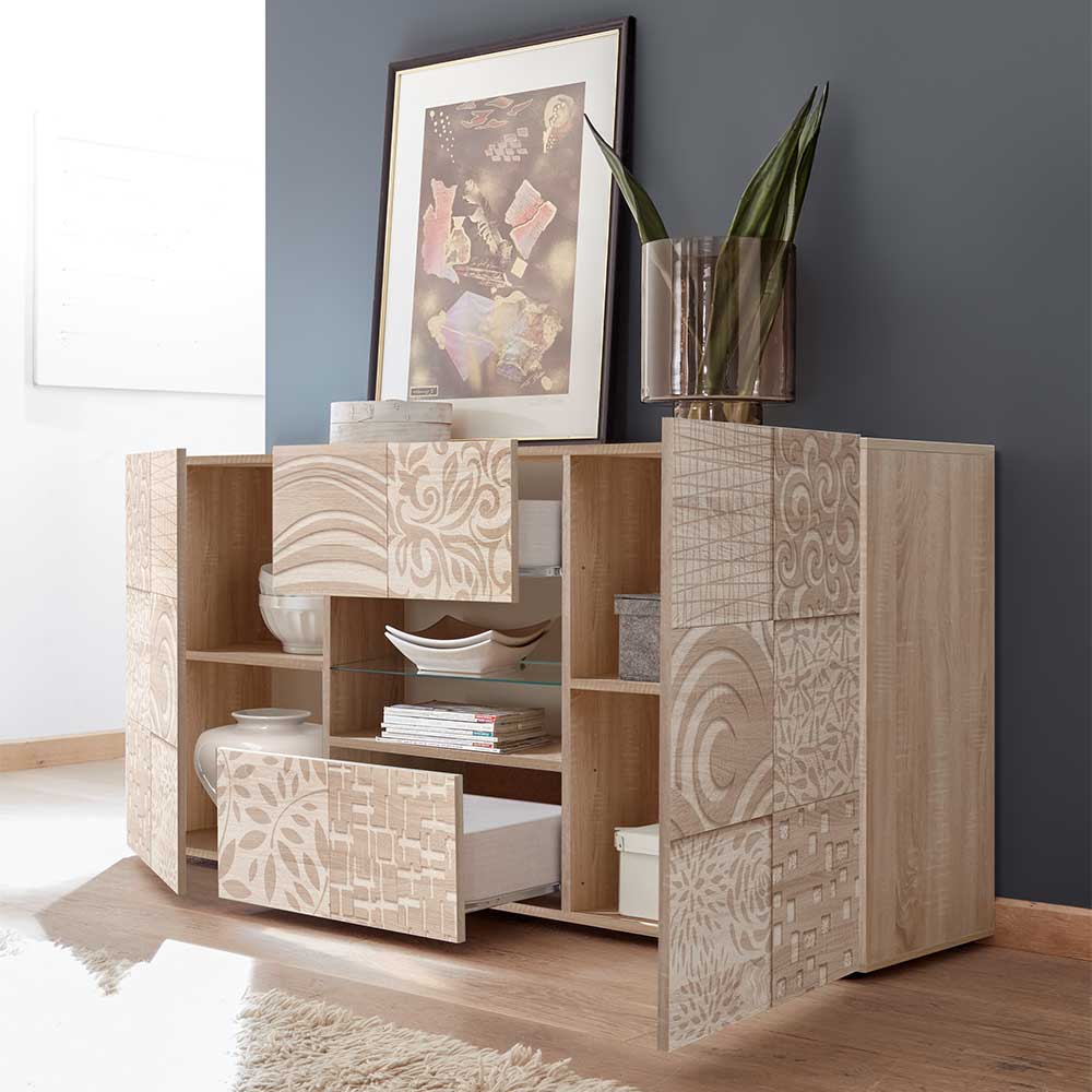 Modernes Holzdekor Sideboard in Sonoma-Eiche mit gemusterten Fronten und offenen Fächern – Bielvas