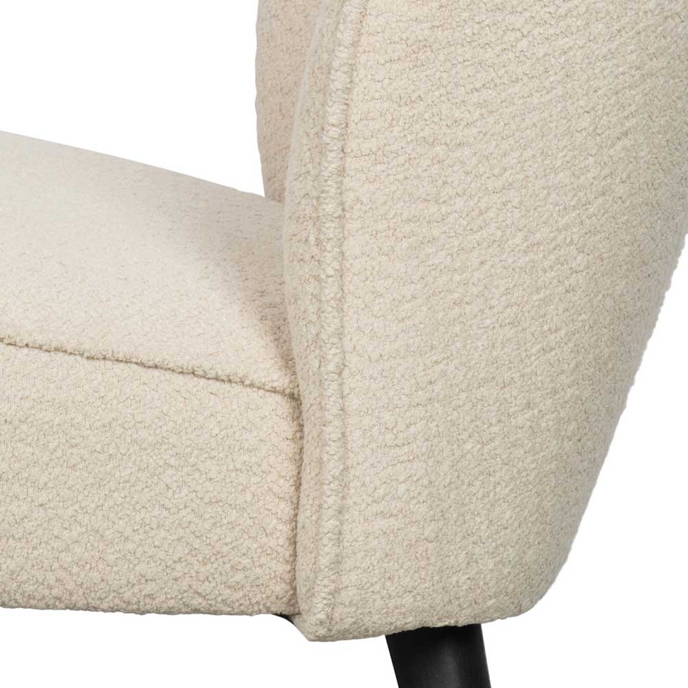 Seitennaht und Textur des cremefarbenen Teddy-Sessels im Detail mit Armlehne – Castilla