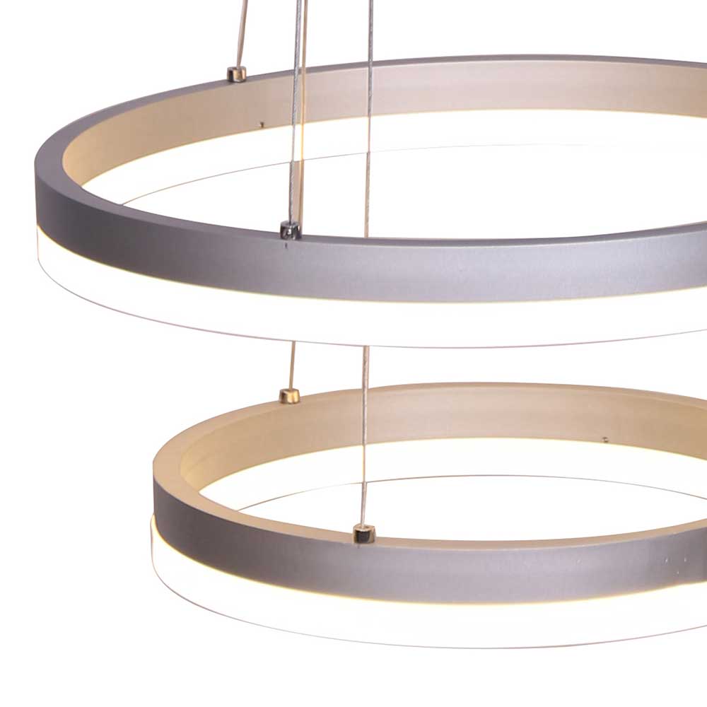 Silberne LED Pendelleuchte mit zwei beleuchteten Ringen und filigraner Aufhängung für den Essbereich – Amure