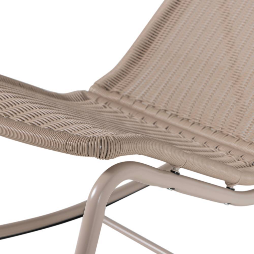 Robuster Rahmen und geflochtene Kante des beigen Lounge-Schaukelstuhls – Fistran