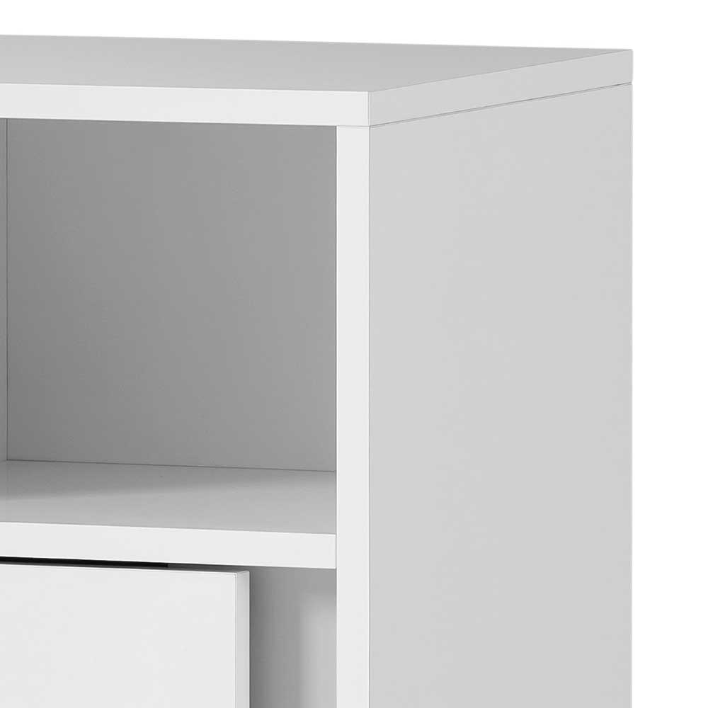 Offenes oberes Ablagefach des modernen weißen Badschranks – Seriacus