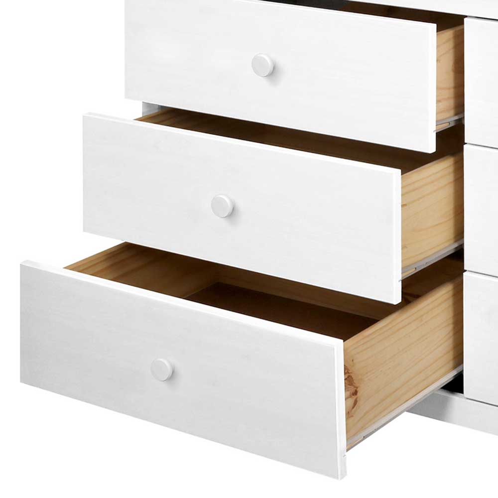 Drei offene Schubladen der weißen Skandi Kommode mit hellem Holzinterieur – Etrinas