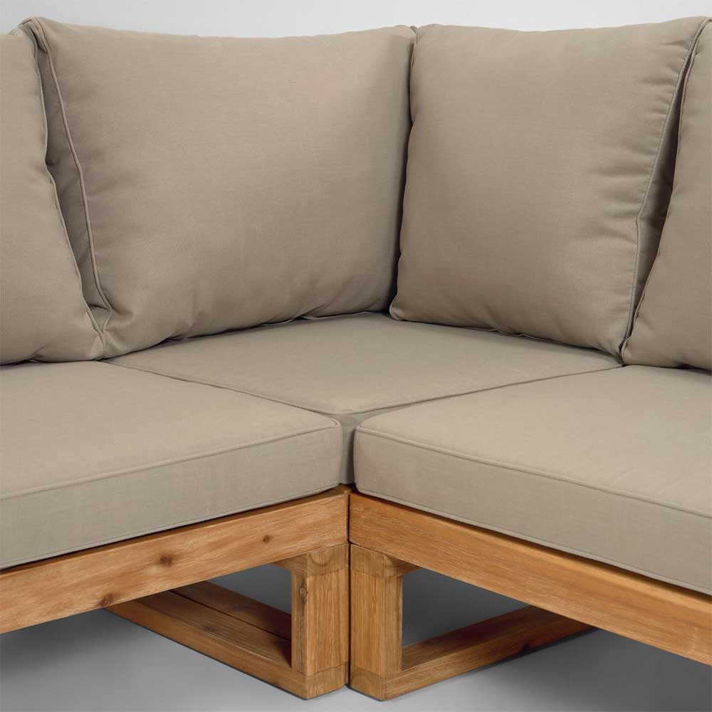 Eckbereich des Akazien Garten Ecksofas mit beigen Sitzkissen und Rückenpolstern – Captino