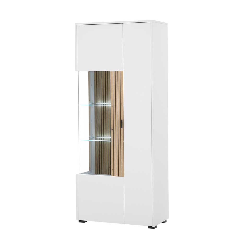 Zweifarbiger Wohnzimmer-Vitrinenschrank in Weiß mit Glasfront, Holzlamellen-Rückwand und zwei Glasböden – Nenaloro