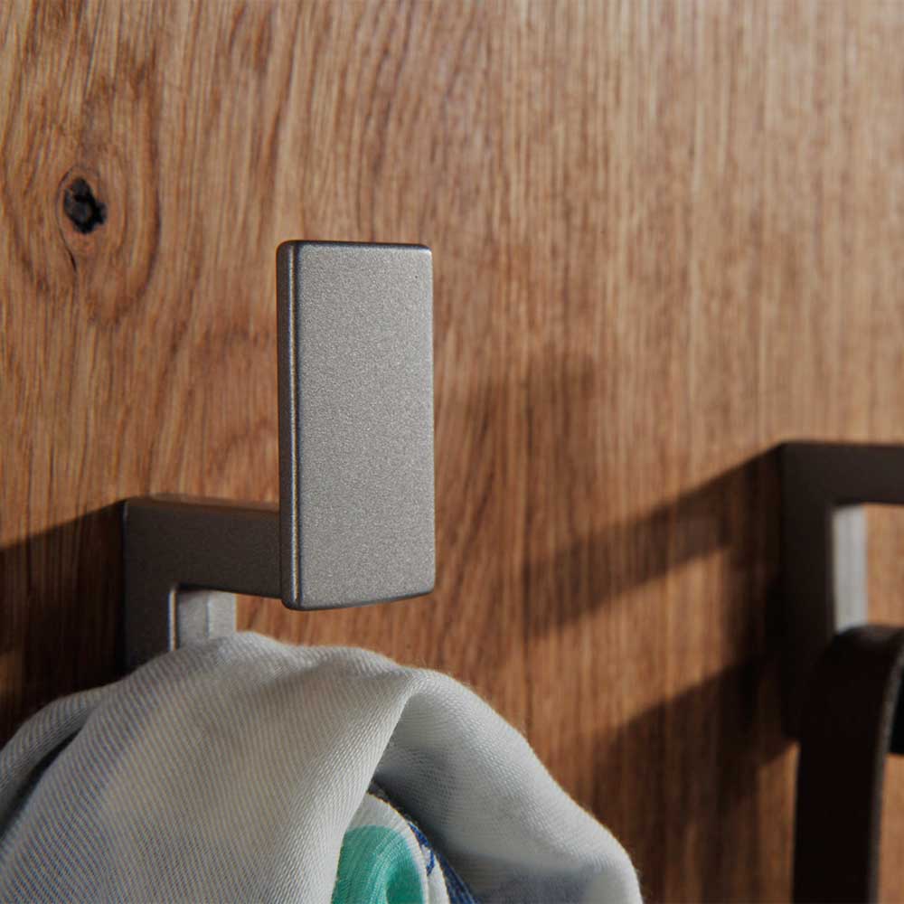 Geölte Holzgarderobe aus Eiche massiv - Avidora