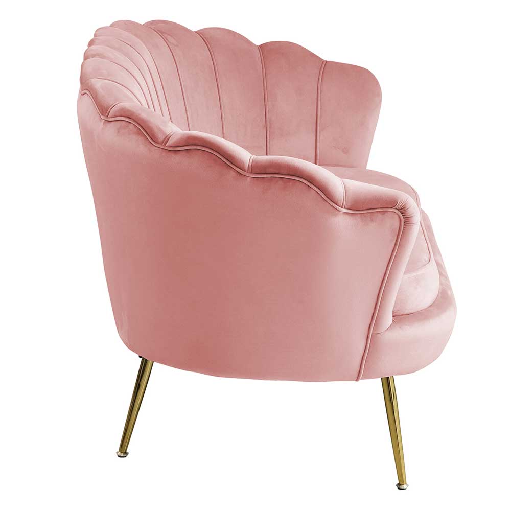 Elegantes Muschelsofa aus rosa Samt mit goldfarbenen Beinen seitlich gesehen – Cariba