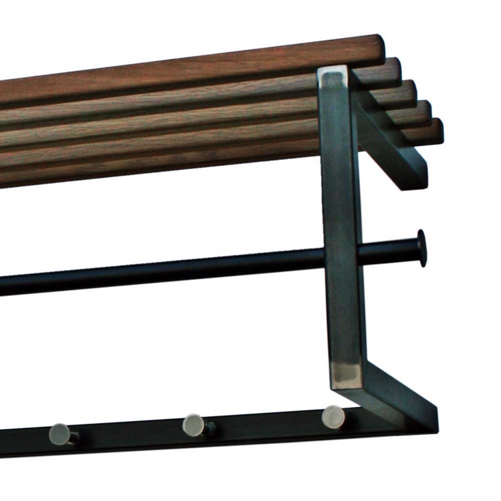 Garderobenpaneel Detail mit Holzablage, schwarzer Kleiderstange und runden Metallhaken – Centrala