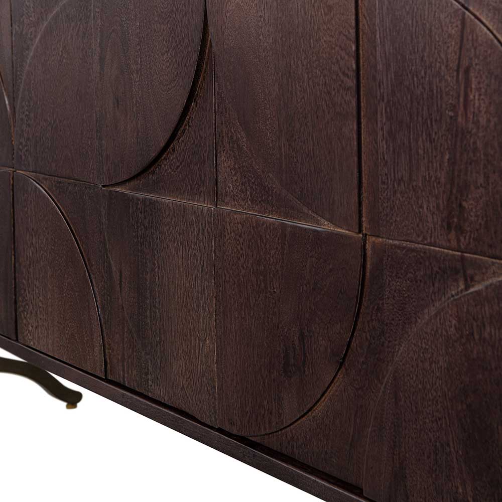 Elegantes Sideboard in Nussbaum mit strukturierter Front und natürlicher Holzmaserung – Pisino
