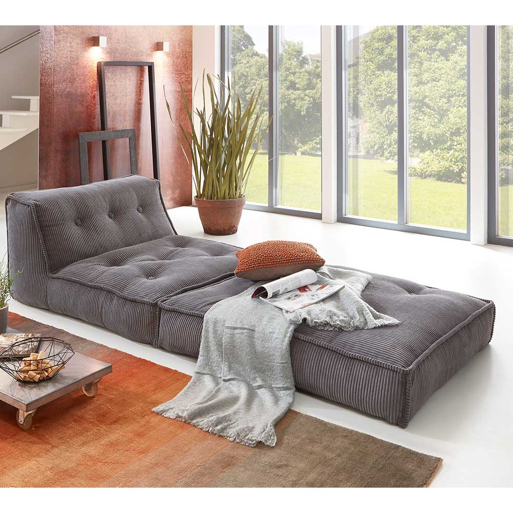 Graue Cord Liegefläche des Megasessels ohne Armlehnen ausgeklappt als Gästebett – Curedo