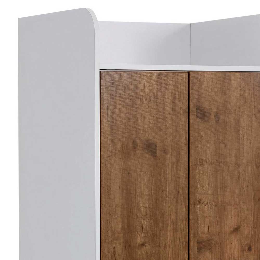 Obere Ecke des Dielenschranks mit weißem Rahmen und braunen Holztüren im Landhausstil – Zeymon