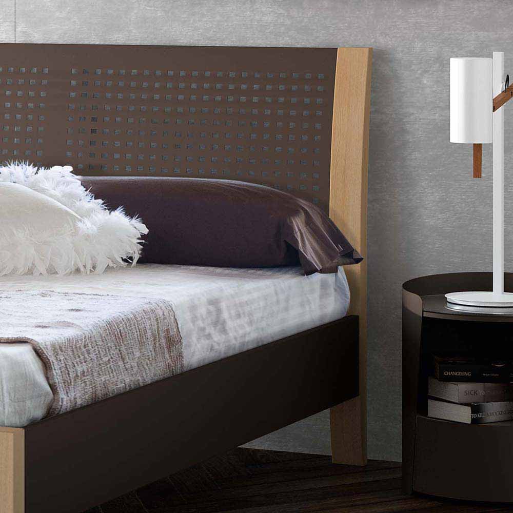 Bett Ternin in Braun Stahl