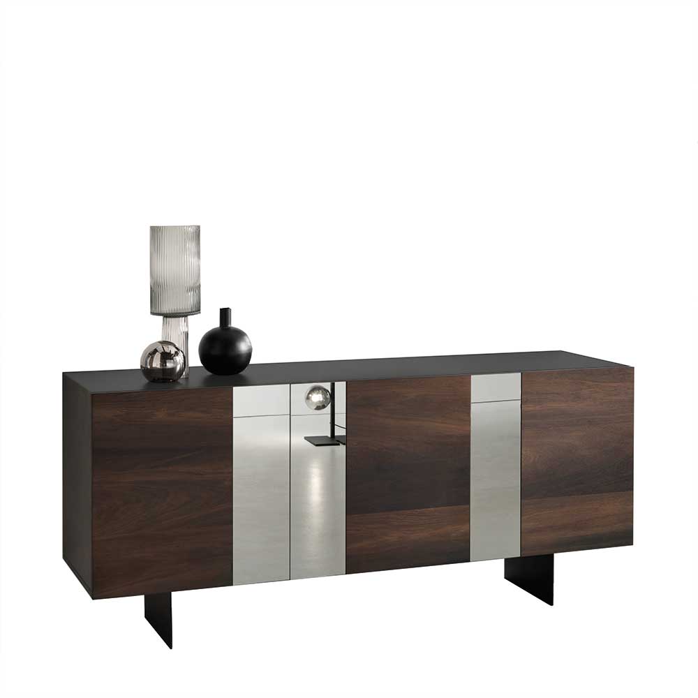 Modernes Designer Sideboard mit dunklem Holz und rauchgrauen Spiegelfronten als Anrichte – Jonni