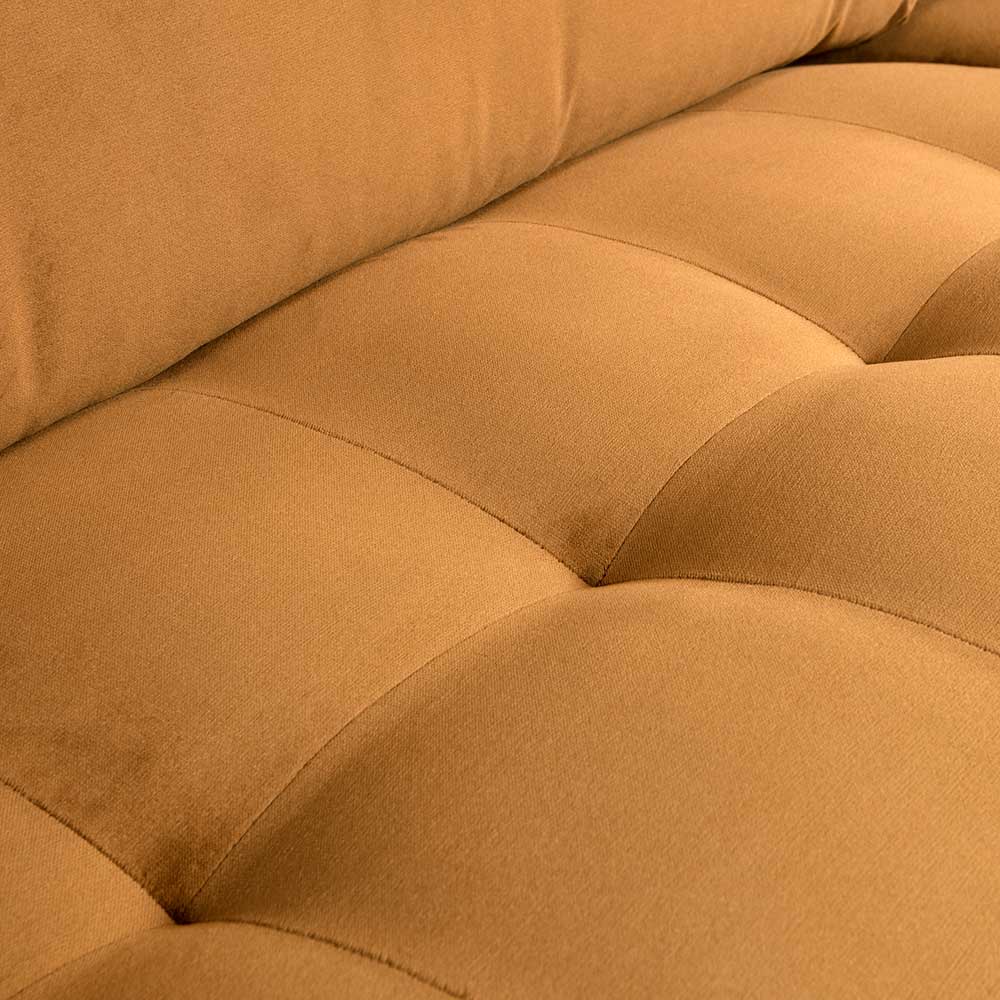 Gestepptes Sitzkissen des honigfarbenen Wohnzimmersofas aus weichem Samtstoff – Saguan