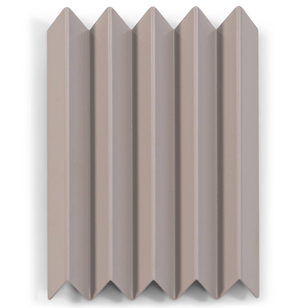 Design-Metallgarderobe in Taupe mit vertikal gefalteter Oberfläche – Arjas