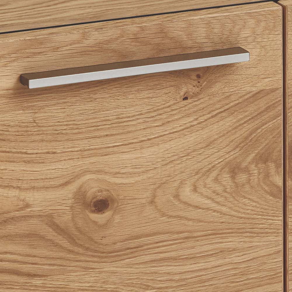 Türdetail der Garderobenbank aus Eiche mit modernem silberfarbenen Griff – Mouse