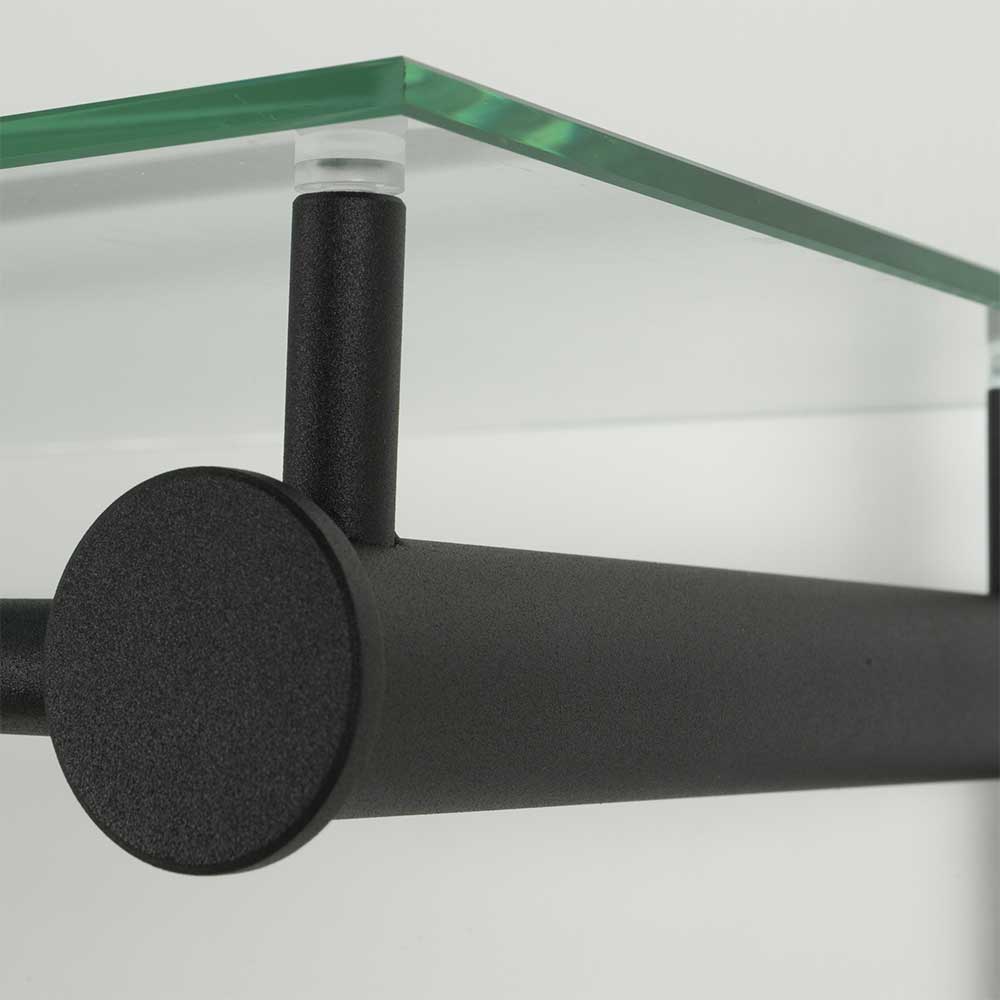Detail der Glasablage auf dem schwarzen Metallgestell der Hängegarderobe für den Eingangsbereich – Ifragon
