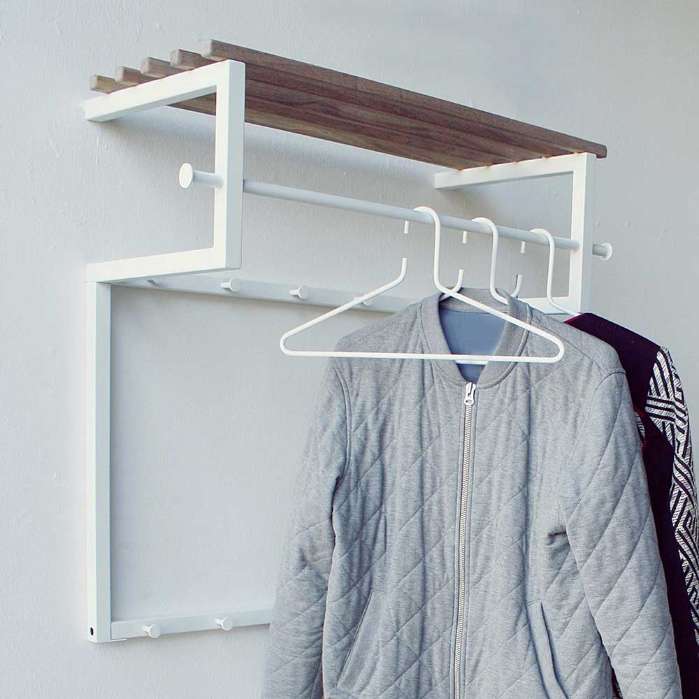 Zweifarbige Hängegarderobe weiß und holzfarben mit Ablage und Kleiderstange für den Flur – Duvinia