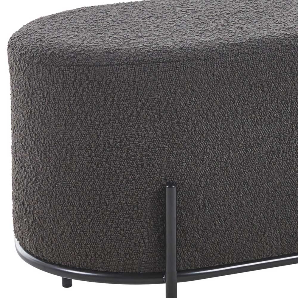 Ovaler Boucle Hocker in Anthrazit mit feiner Stoffstruktur und schwarzem Untergestell – Nabrosia