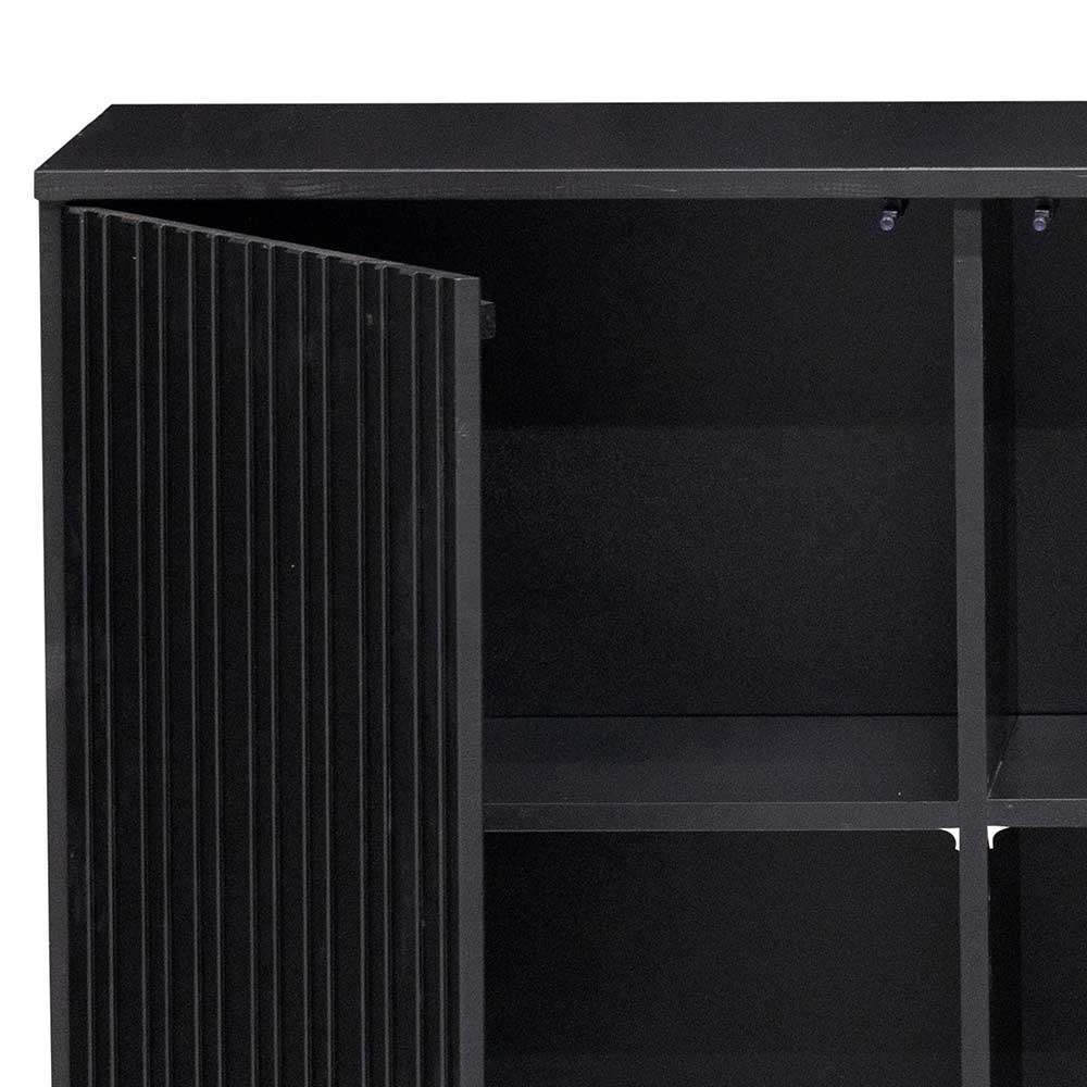 Schwarzes Sideboard mit geöffneter Tür und Innenfächern – Gelvins