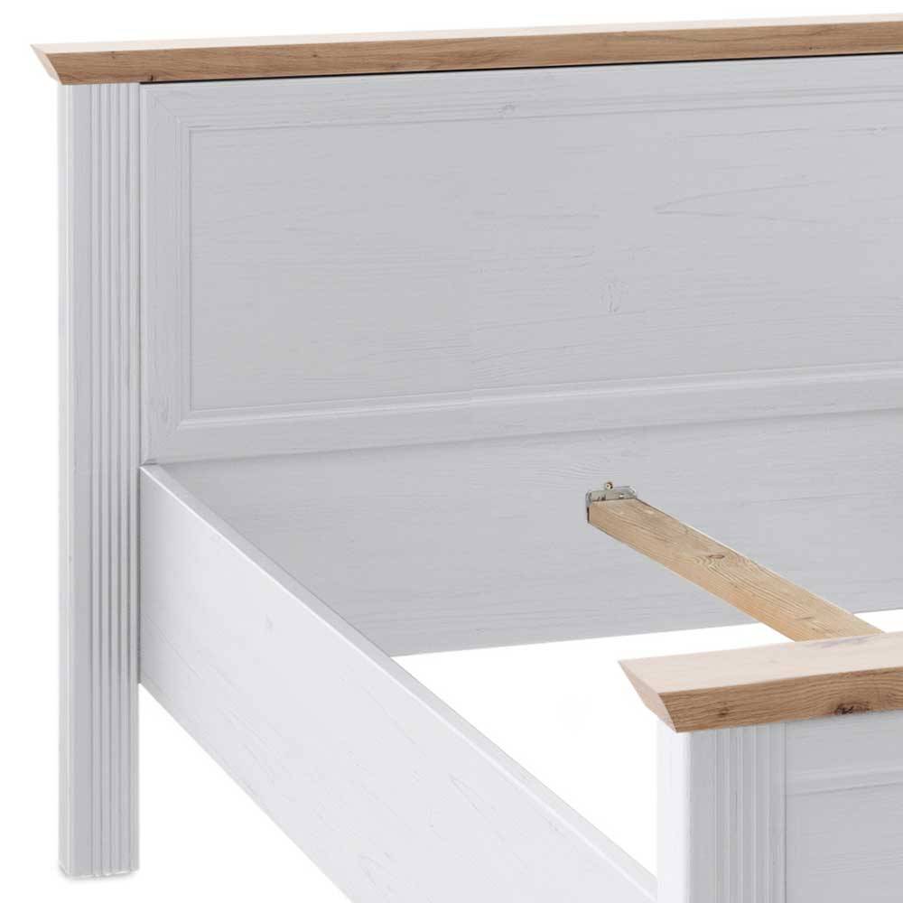 Bettrahmen Detail in Pinie Weiß Holzoptik mit Lattenrostauflage und Kopfteil – Maggio