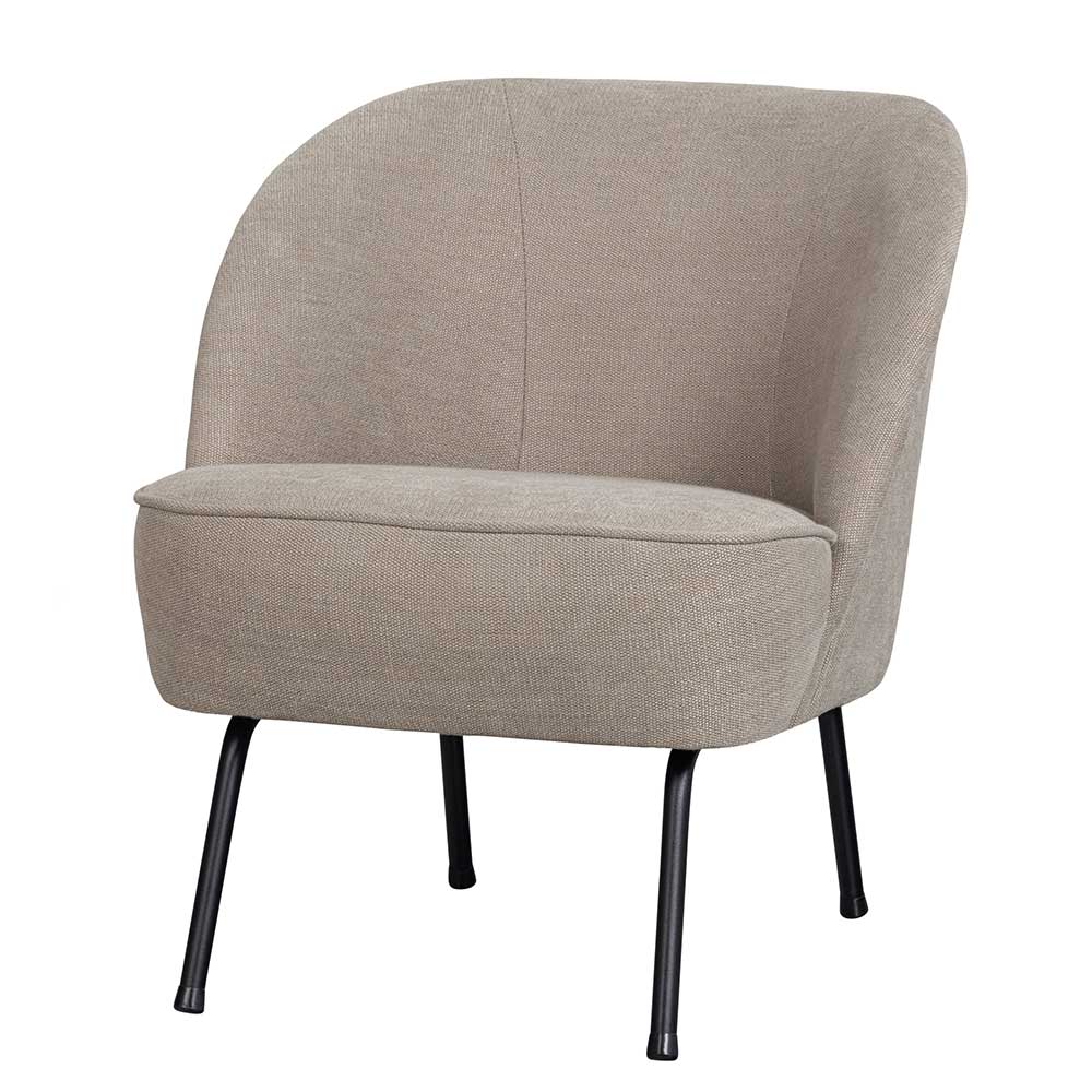 Eleganter beiger Sessel mit geschwungener Rückenlehne und stabilen schwarzen Metallfüßen – Lafronda