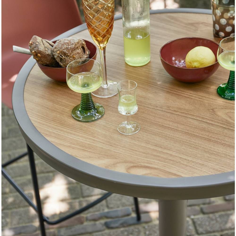 Höhenverstellbarer Gartentisch mit 70 cm Durchmesser - Zoom