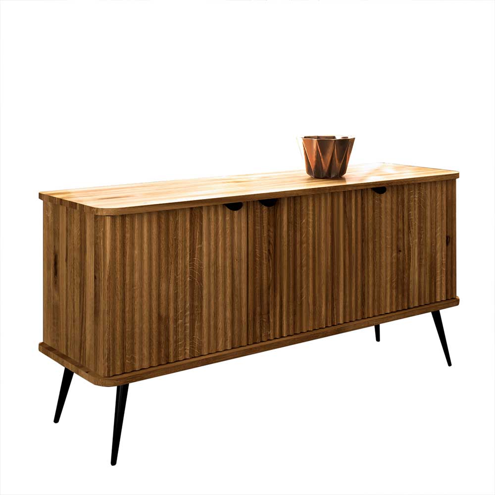 Geräumiges 3-türiges Sideboard aus massiver Wildeiche mit stilvollen Rillenfronten und schwarzen Füßen – Casarius