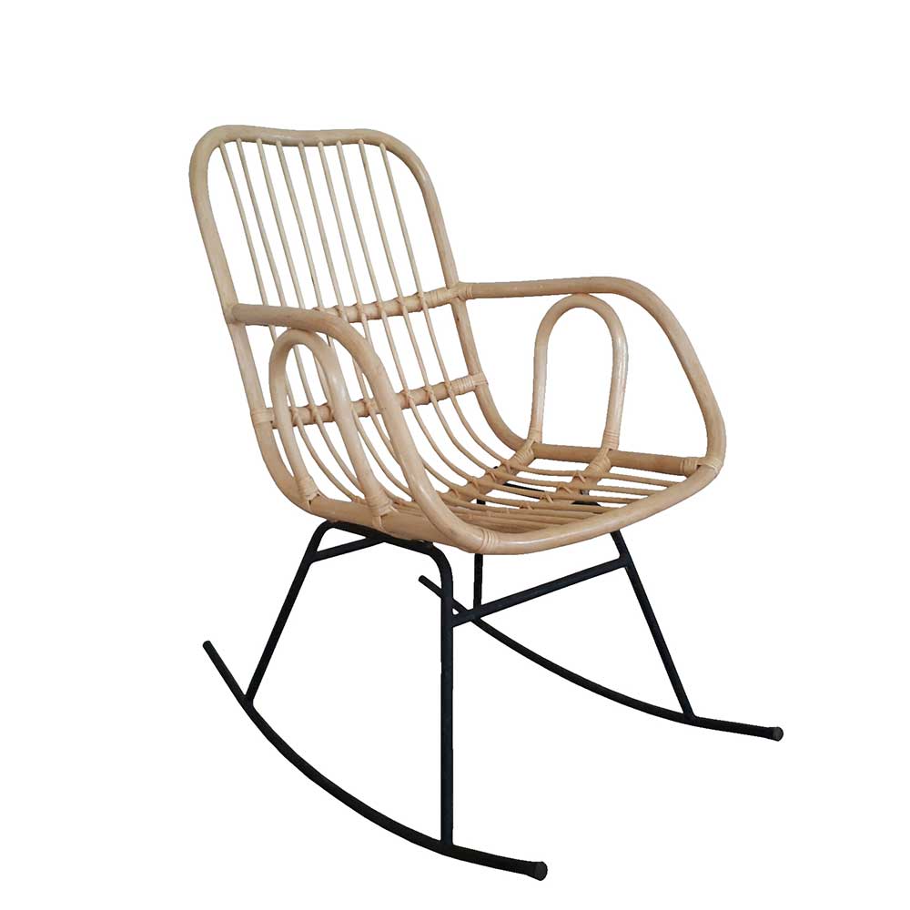Eleganter Schaukelstuhl aus hellem Rattan mit schwarzem Eisenrahmen für Wohnzimmer oder Terrasse – Ambriosso