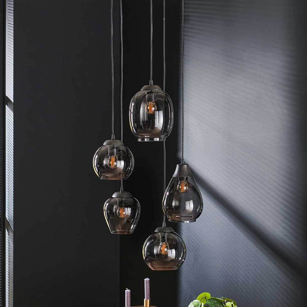 Design Pendelleuchte mit fünf runden und tropfenförmigen Rauchglas-Schirmen für den Esstisch – Ampiano