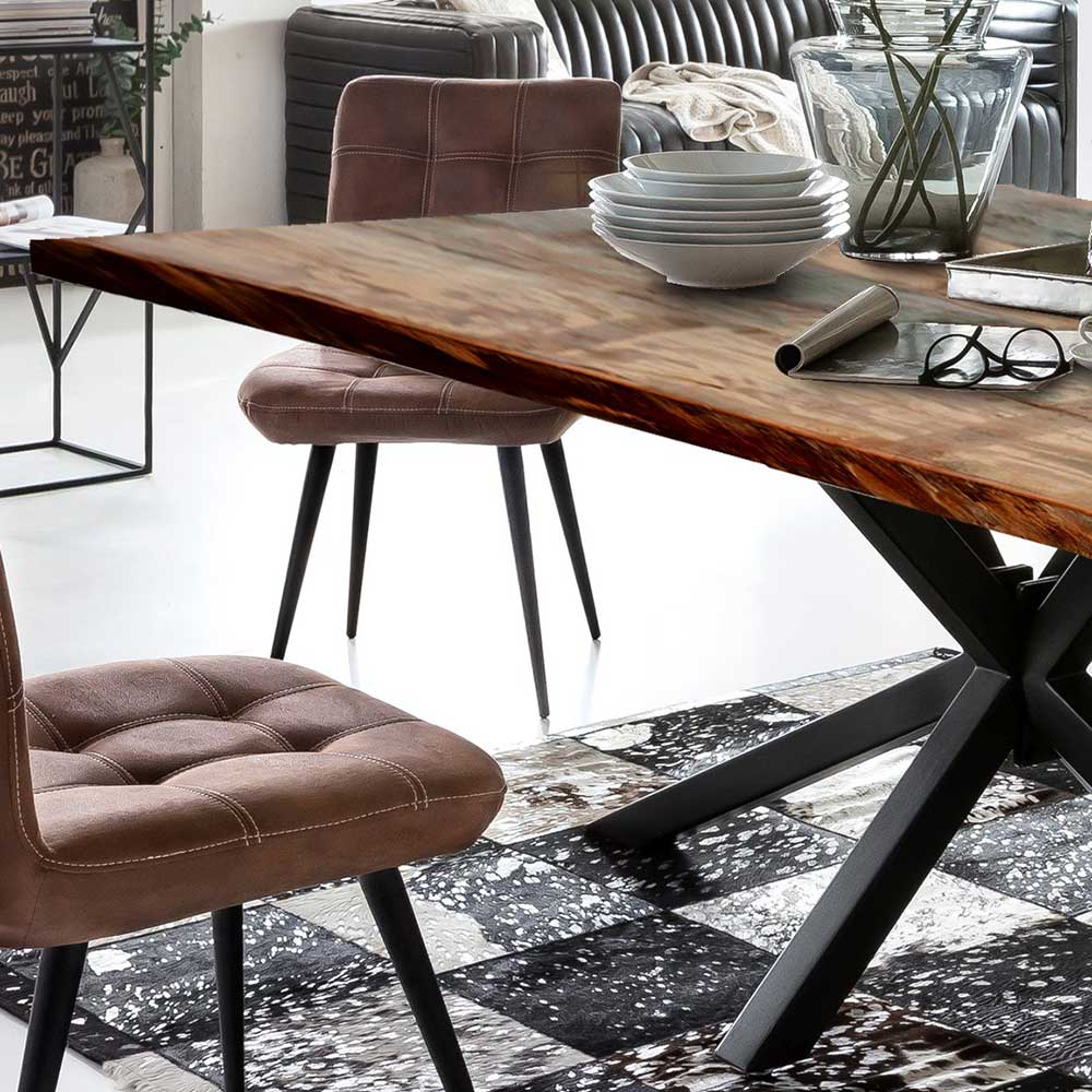 Großer Esstisch aus mehrfarbigem Recyclingholz mit schwarzen Tischbeinen im Industrial Design – Leviza