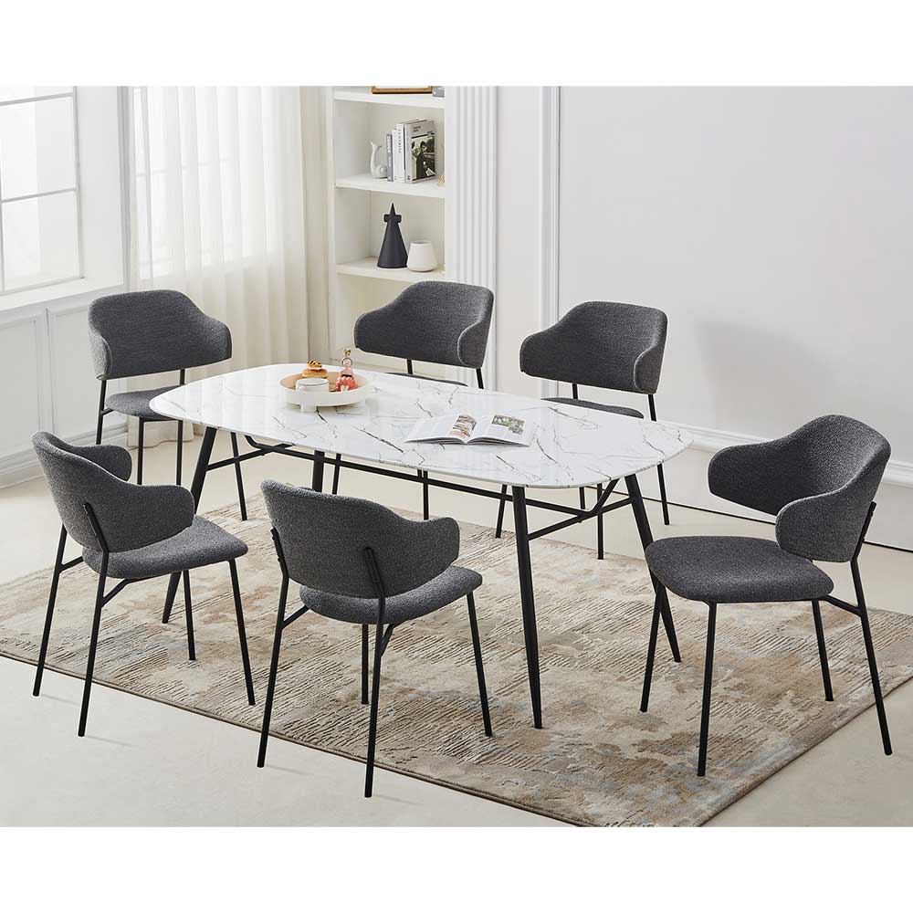 Zwei Polsterstühle in Dunkelgrau Boucle als 2er Set im Esszimmer an einem Tisch – Ciribati