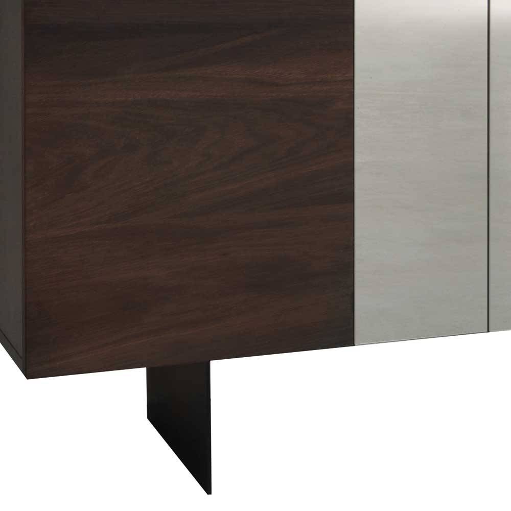 Designer Sideboard aus dunklem Holz mit rauchgrauem Spiegeleinsatz und schwarzem Fuß – Jonni
