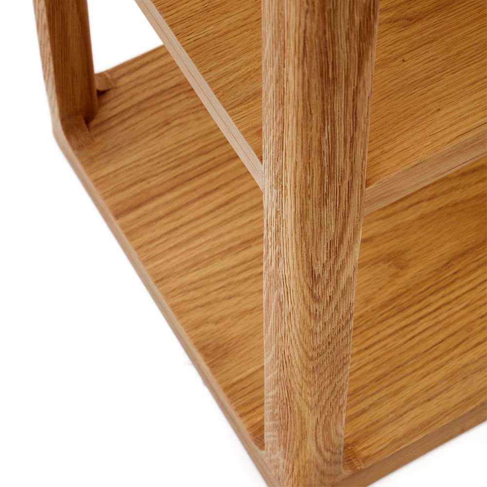 Offenes Regal aus hellem Eichenholz, Detail der abgerundeten Kanten und der Holzmaserung – Mercana