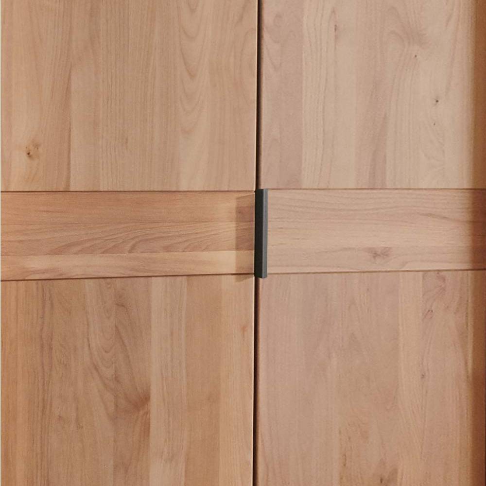 Schwarzer Türgriff am erlefarbenen Kleiderschrank, modernes Design – Murray