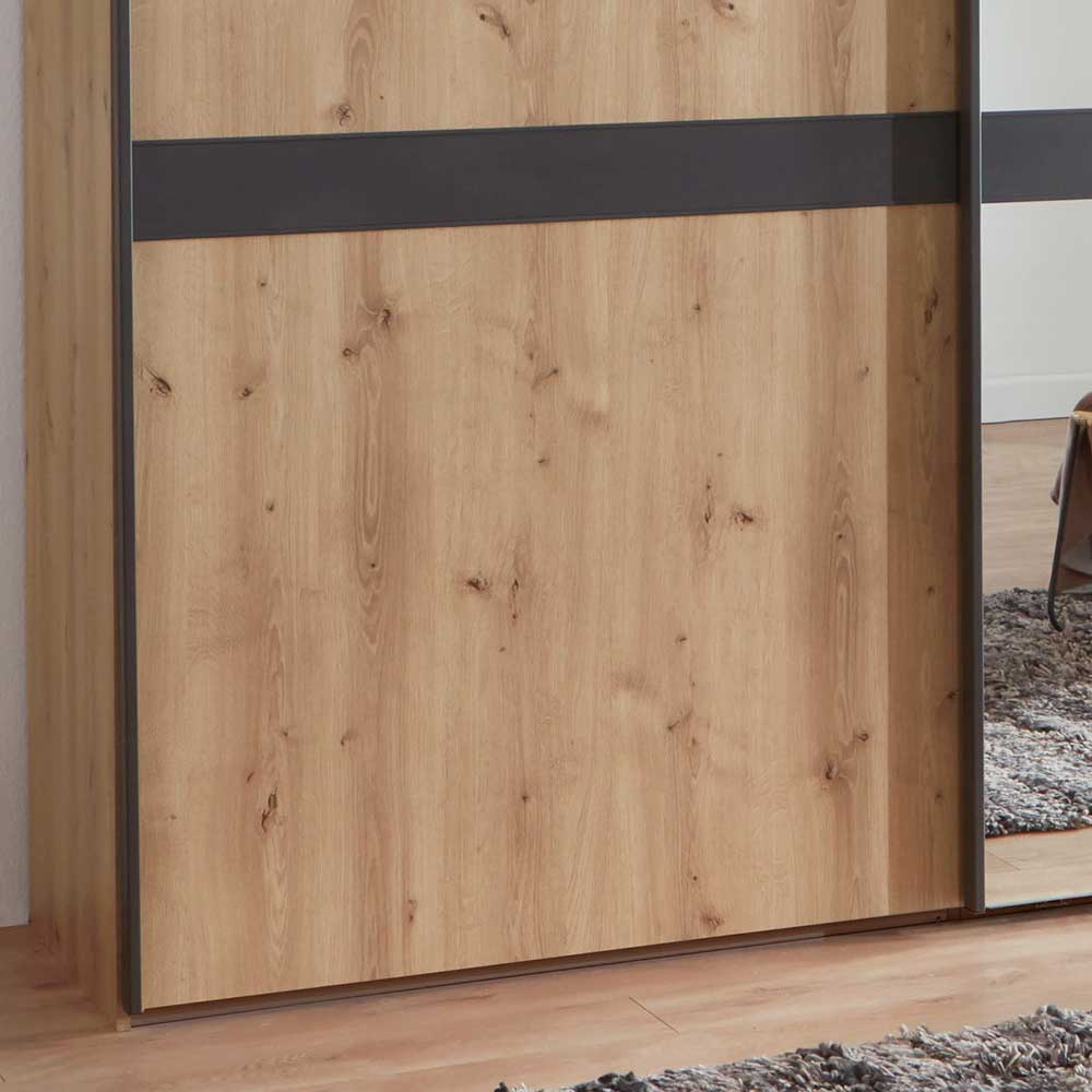 Holztür des Schwebetürenschranks unten mit dunklem Querriegel – Ulapos